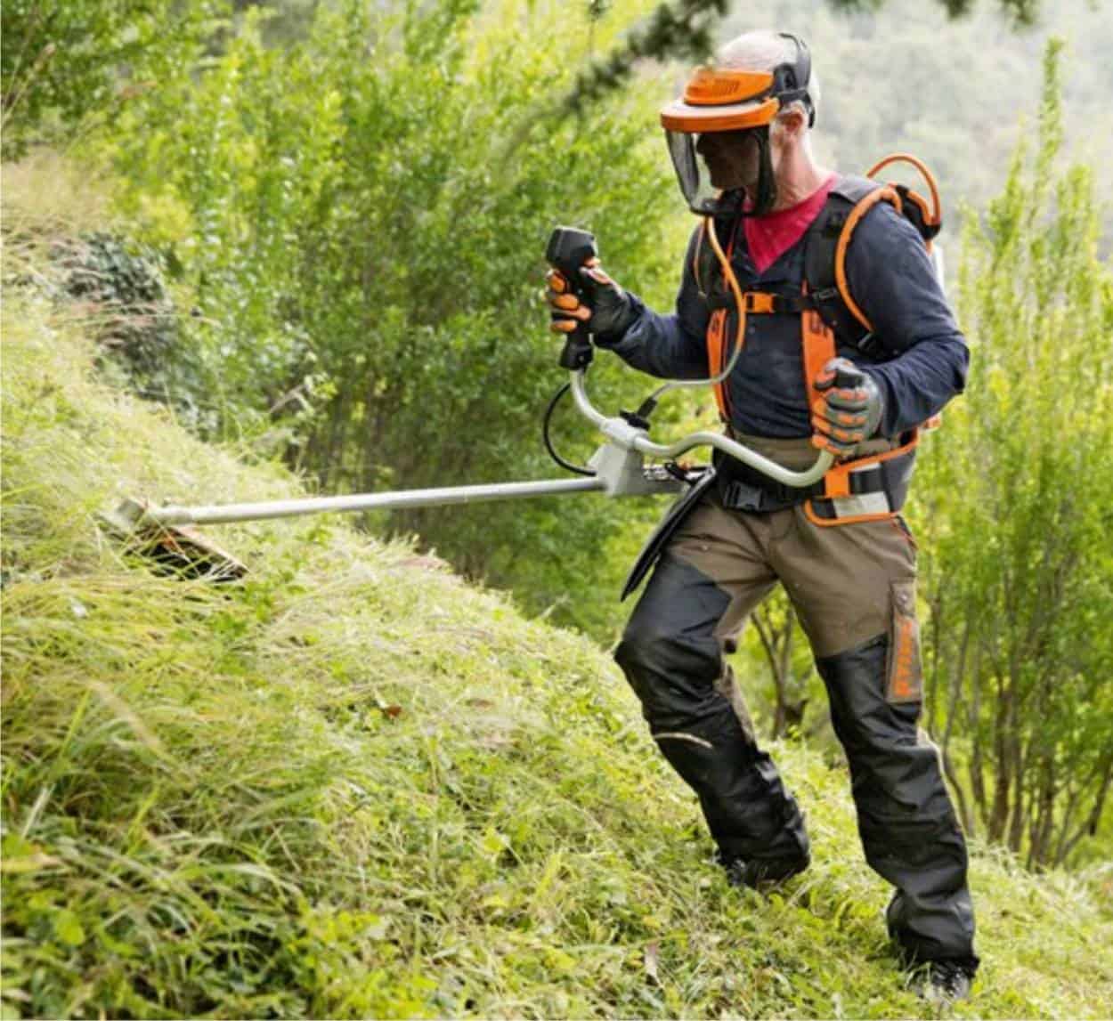 decespugliatore sthil al lavoro