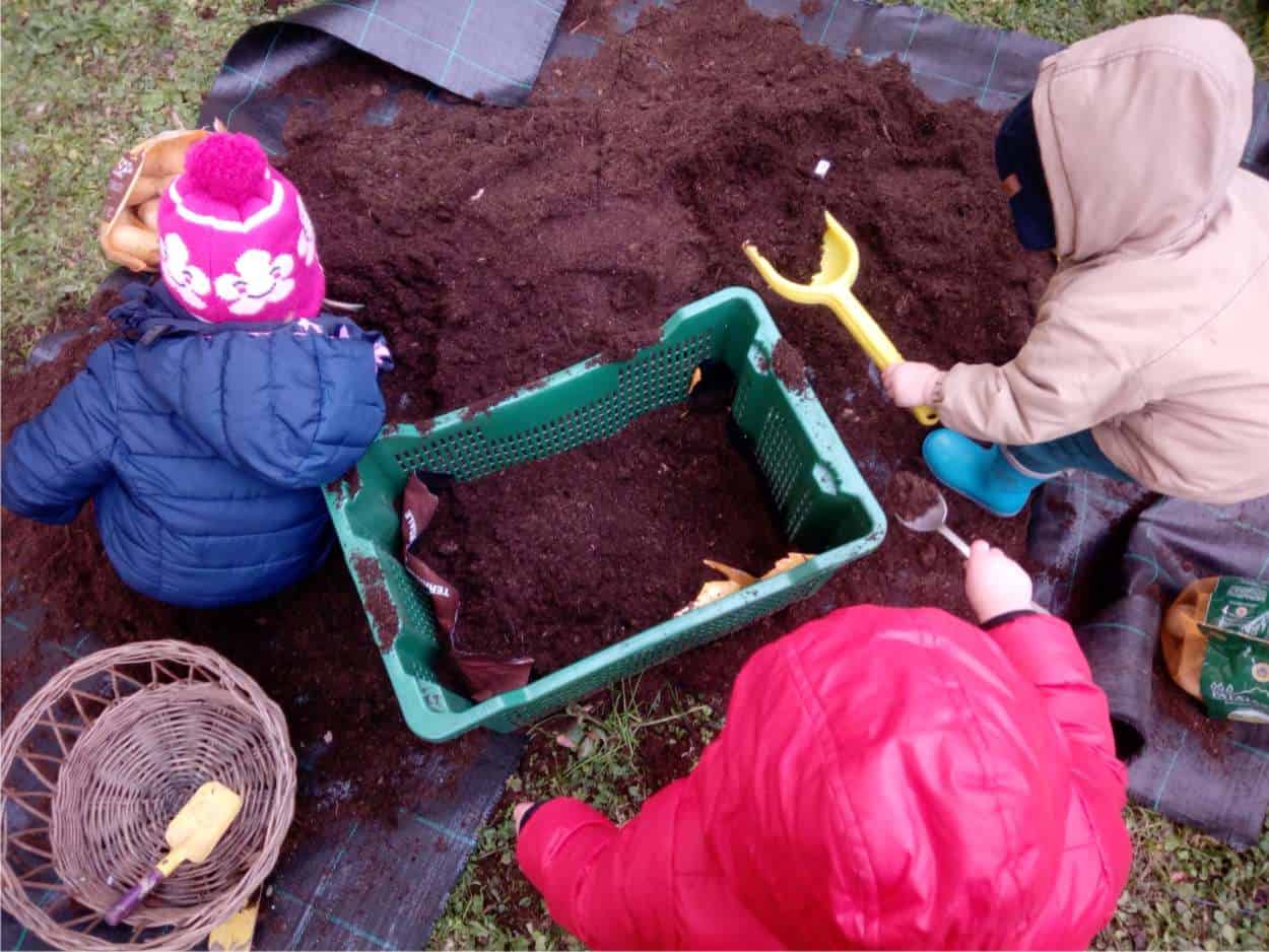 travasi di terra dei bambini