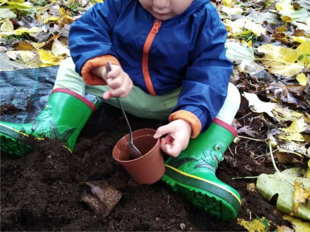 bambini piccoli al lavoro